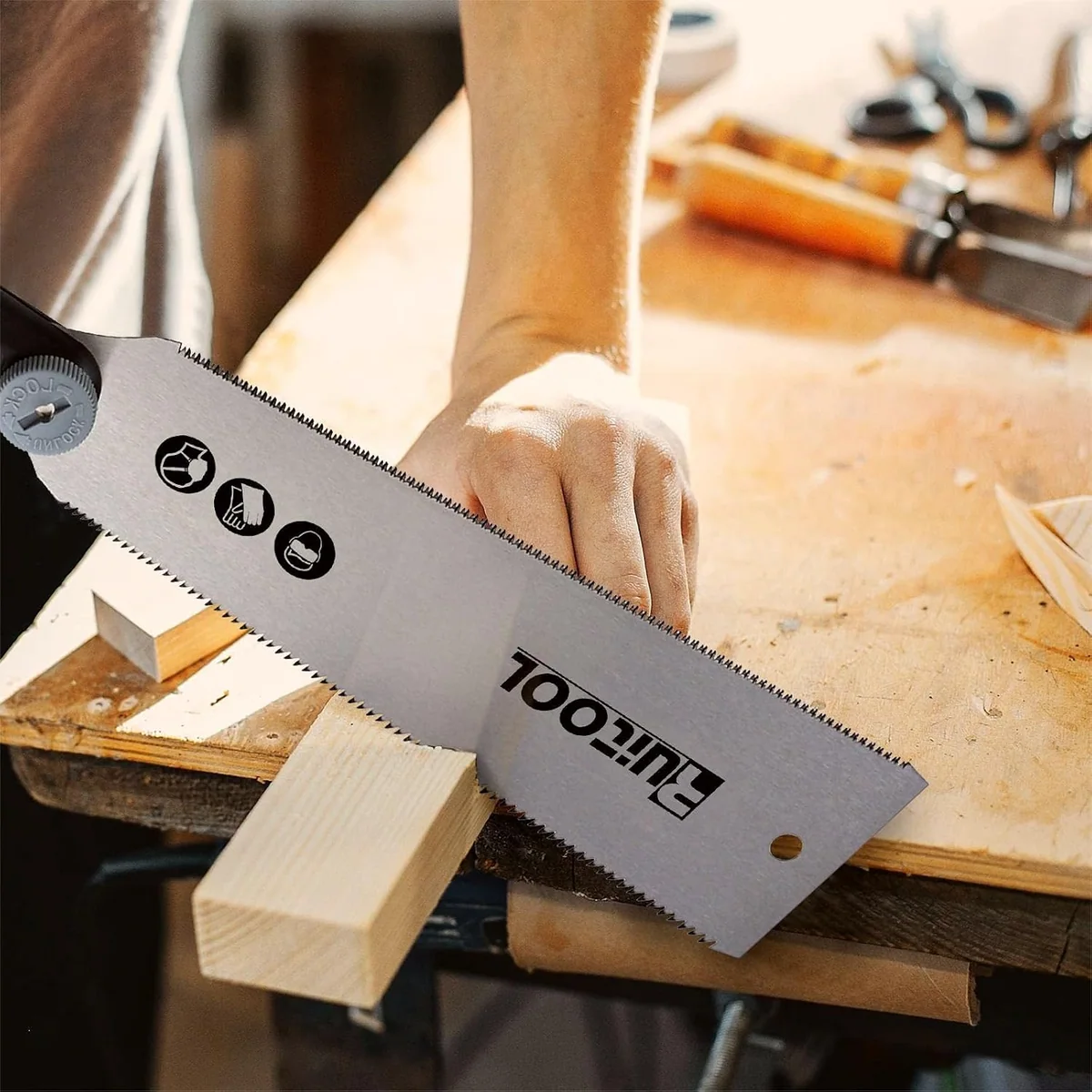 A RUITOOL ryoba pull saw cutting a board on the bench