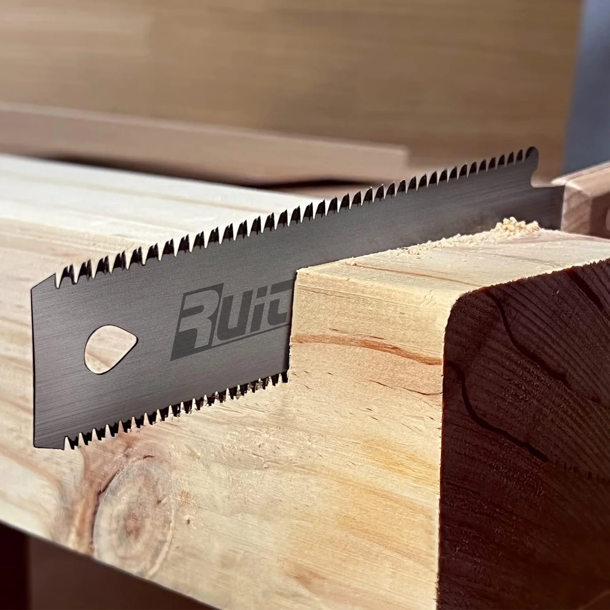 The coarse edge of the 10 in ryoba in a board